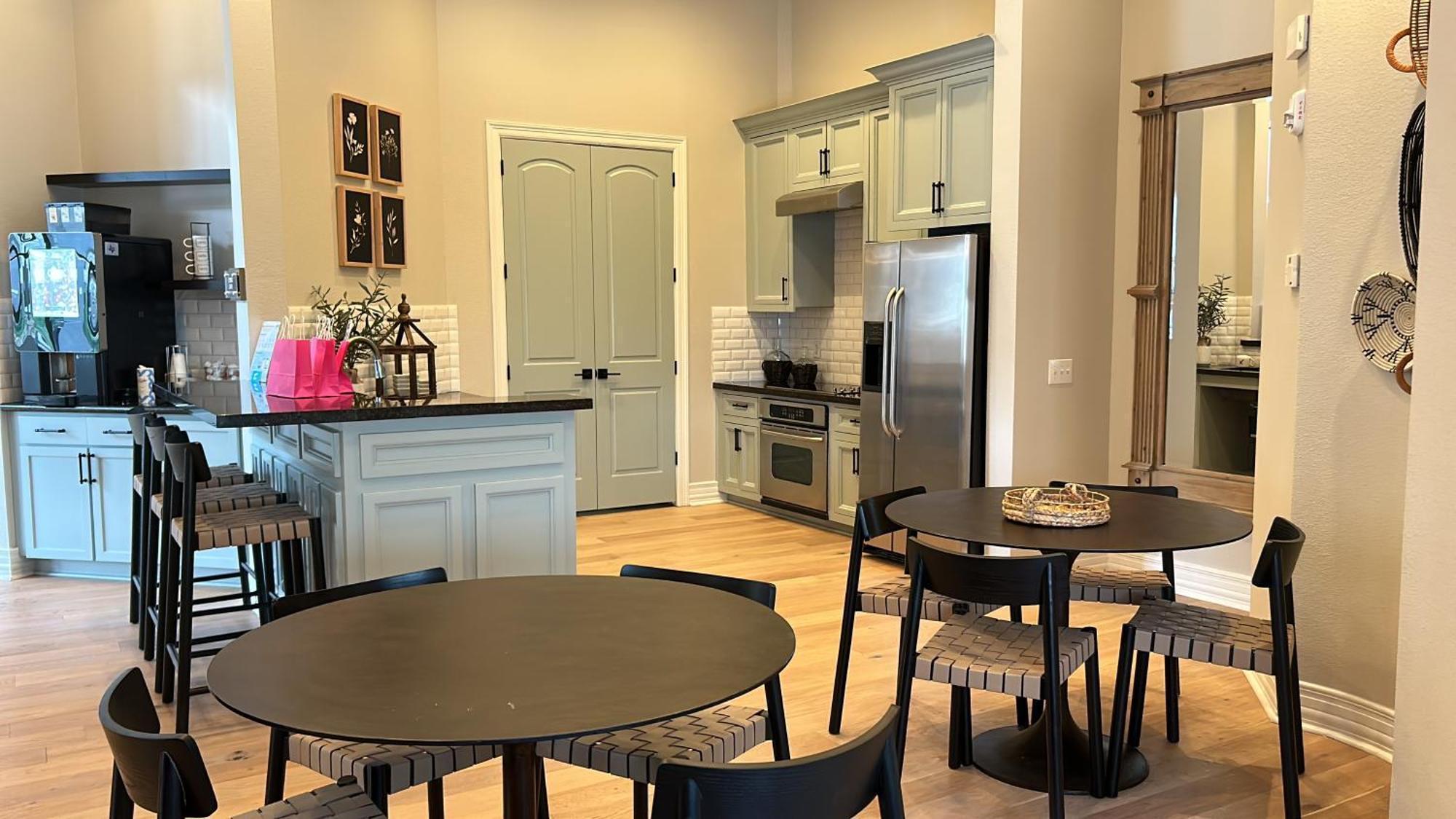 Hidden Gem At Med Center 2Br & 2Ba Apartment Houston Bagian luar foto