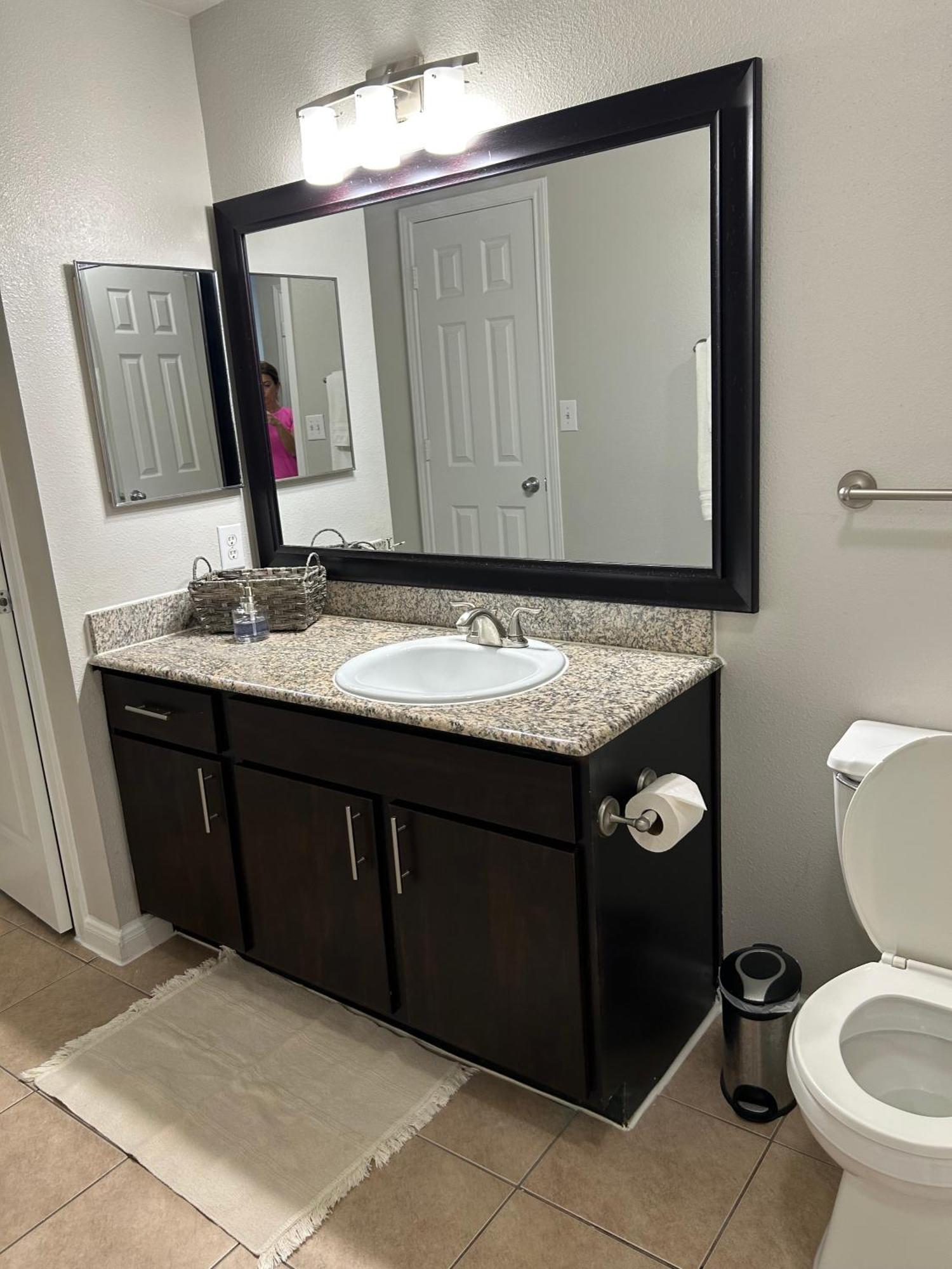 Hidden Gem At Med Center 2Br & 2Ba Apartment Houston Bagian luar foto